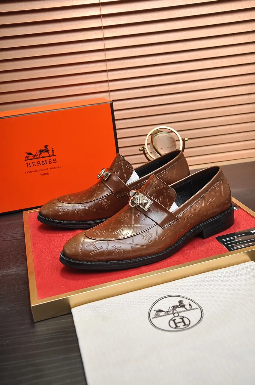 Men's shoes💰480💶[HERMES] (sheepskin lining)🍀Italian top luxury🍀He does not pursue novel styles and gorgeous colors, but attracts the favor of successful men with his flawless, elegant and classic style! This very, very comfortable, simple and stable style makes it easy to match any style! The pattern is absolutely 1:1 refined from the original case, and we strive for excellence in materials, imported cowhide + cowhide lining💪💪💪extraordinary texture👍! .Black brown code number: 38 to 45 (45 customized)